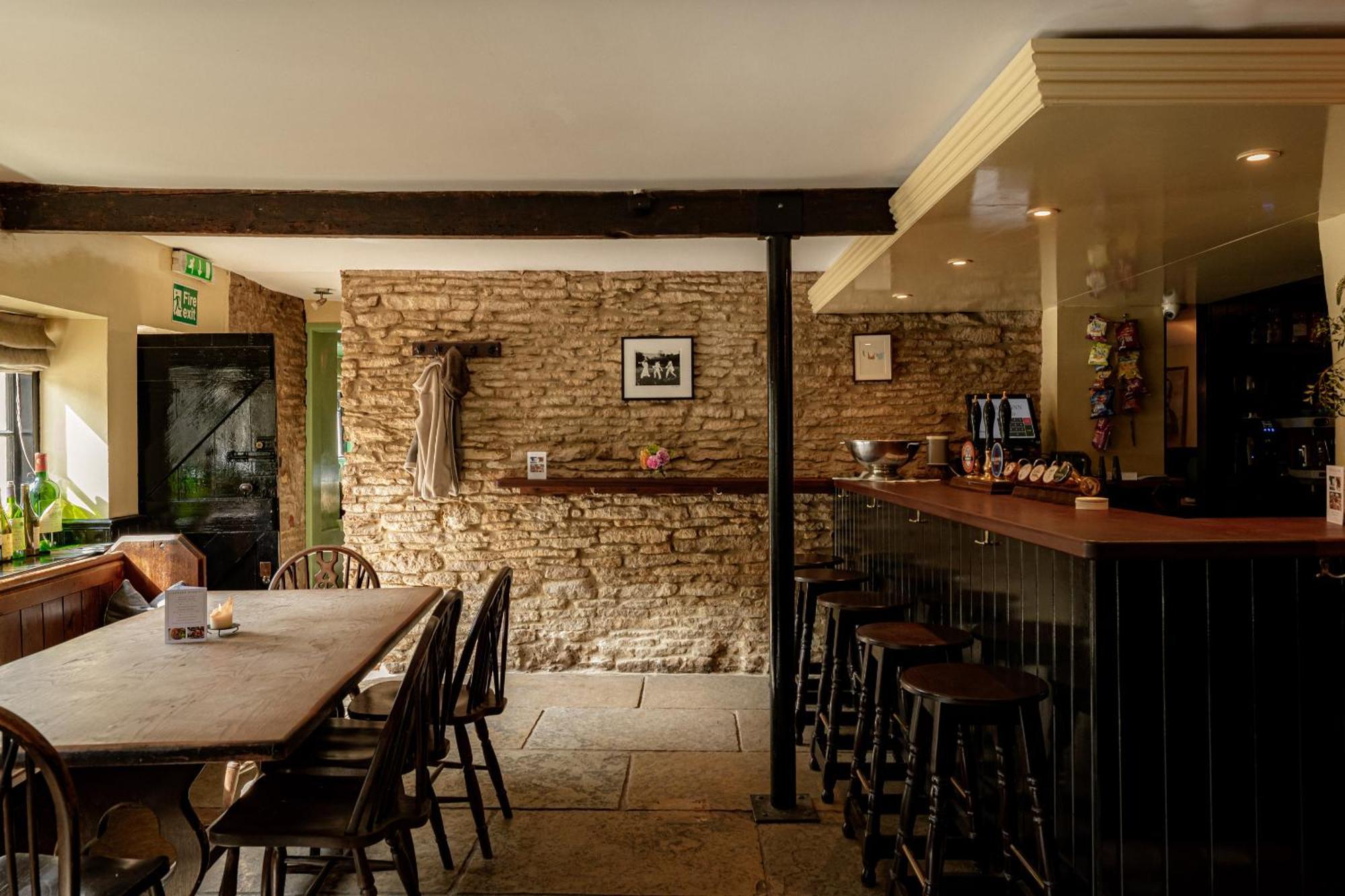 The Bell Inn Лечлейд Екстериор снимка