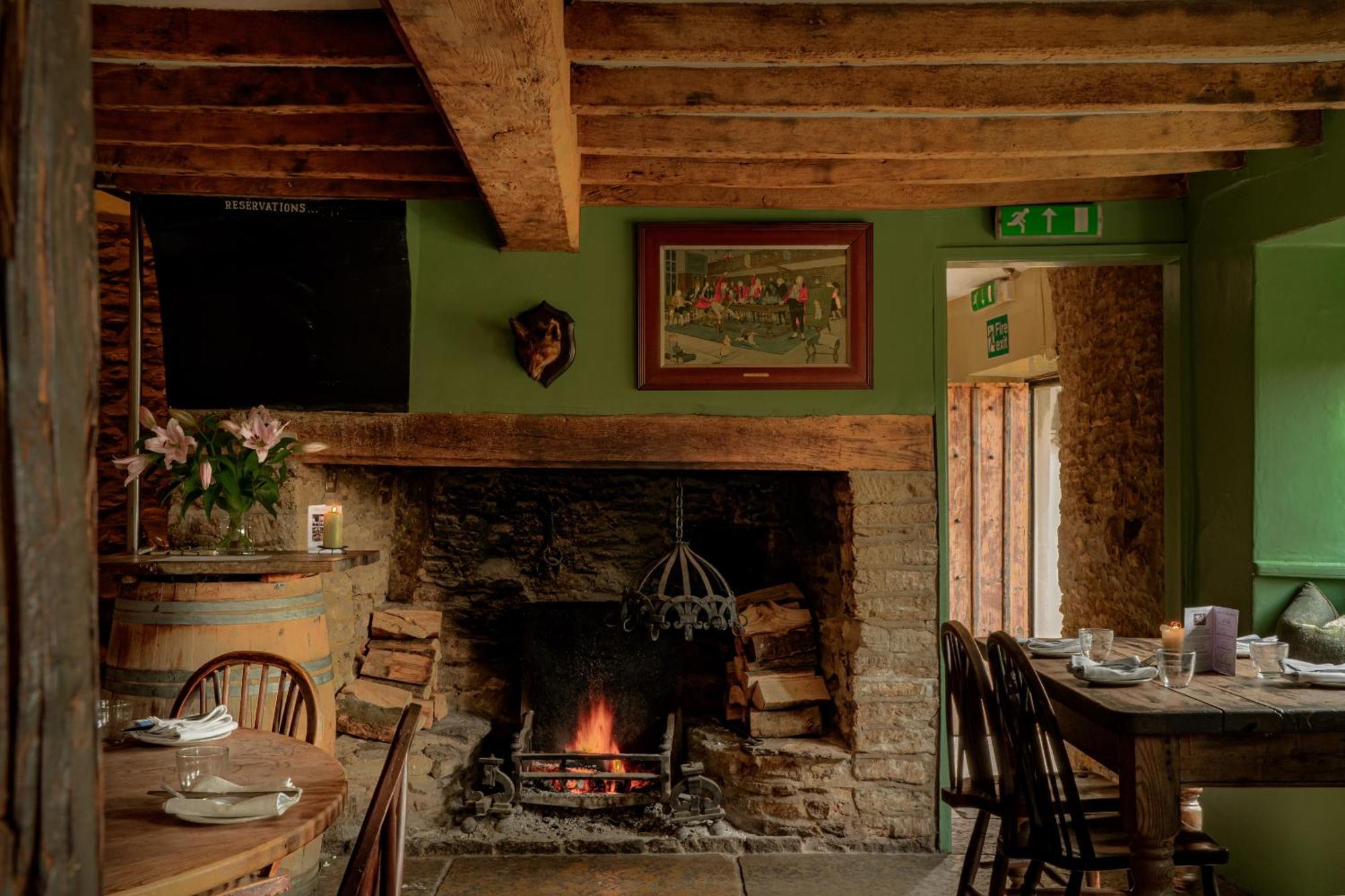 The Bell Inn Лечлейд Екстериор снимка